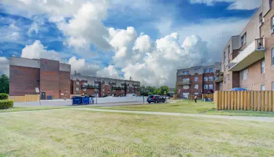 1055 B Forestwood Drive 122, Mississauga, On L5c 2t8