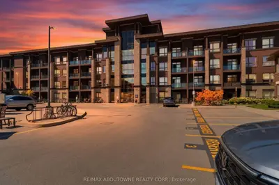 Condo Apartment in Burlington
