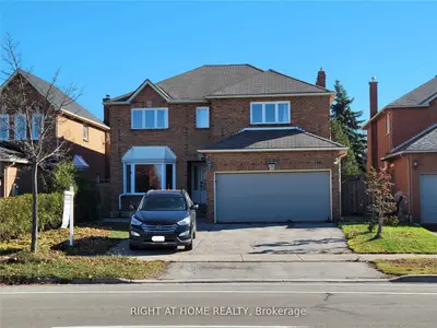 Detached in Oakville
