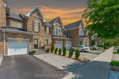 Att/Row/Townhouse in Oakville