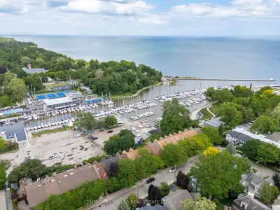 Att/Row/Townhouse in Oakville