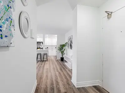 3590 Kaneff Crescent 1108, Mississauga, On L5a 3x3