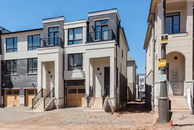 Att/Row/Townhouse in Oakville