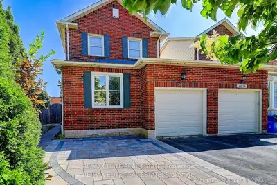 Semi-Detached in Oakville