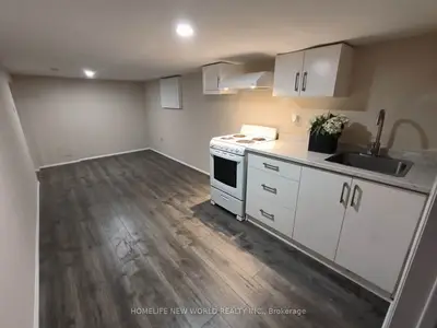 55 Chamberlain B1 Avenue, Toronto, On M6e 4j9