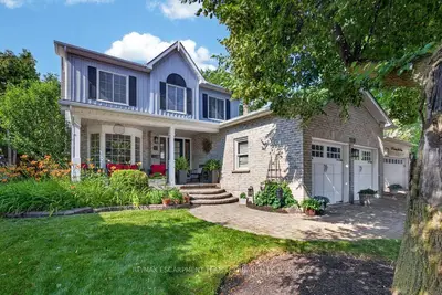 Detached in Burlington