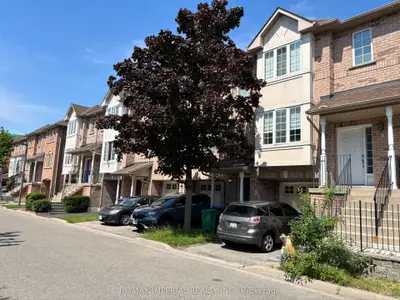 Condo Townhouse in Mississauga