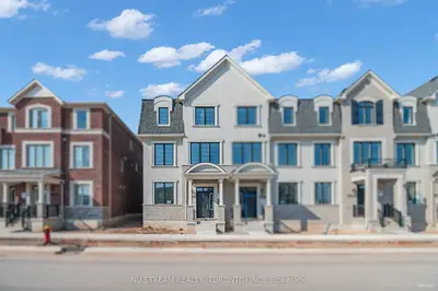 Att/Row/Townhouse in Oakville