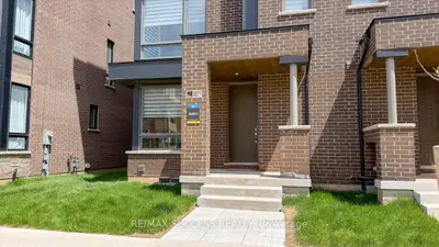 Att/Row/Townhouse in Oakville