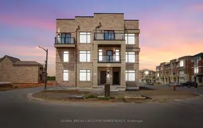 Att/Row/Townhouse in Oakville