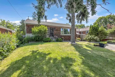Detached in Burlington