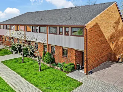 Condo Townhouse in Oakville