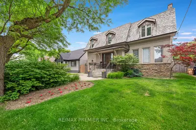 35 Yorkdale Crescent, Toronto, On M9m 1c2