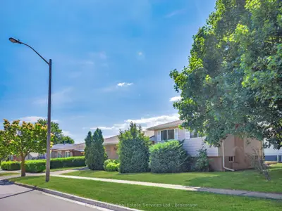 1 Mosswood Lane, Toronto, On M9v 1m3