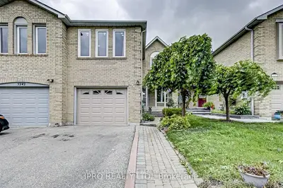 Att/Row/Townhouse in Mississauga