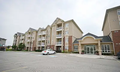 Condo Apartment in Milton
