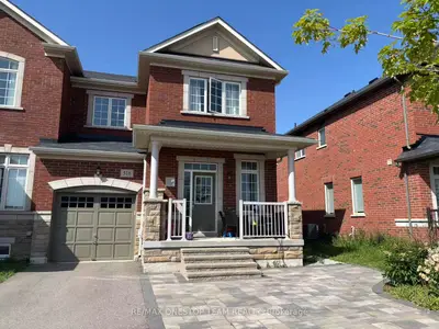 Att/Row/Townhouse in Oakville
