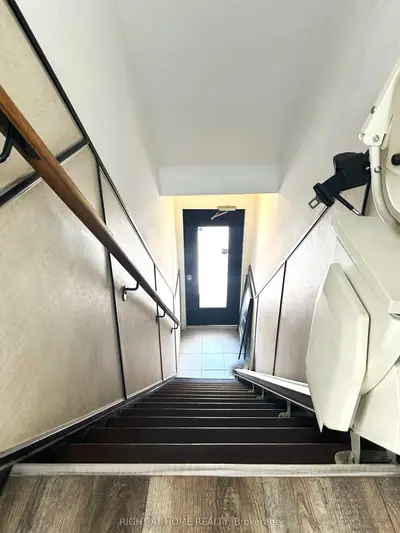 1911 Weston Road 202, Toronto, On M9n 1w7