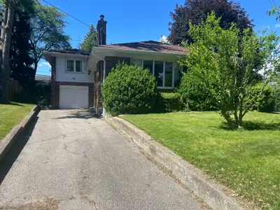 4 Winesap Place, Toronto, On M9a 1m4