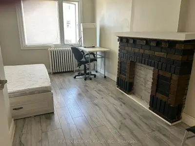 5 Roncesvalles Avenue 2, Toronto, On M6r 2k2