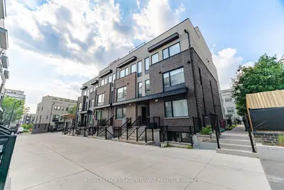 Condo Townhouse in Toronto