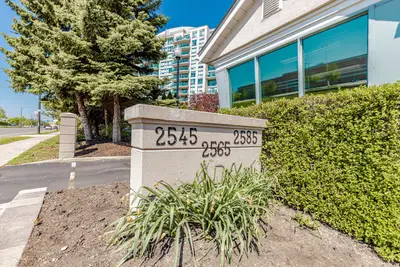 Condo Apartment in Mississauga