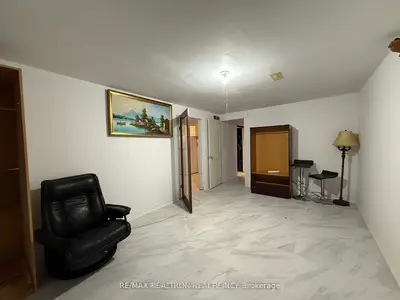 61 Wilmont Drive, Toronto, On M3n 1n5