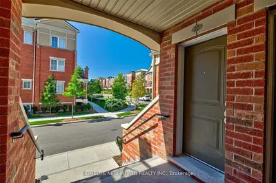 Condo Townhouse in Oakville