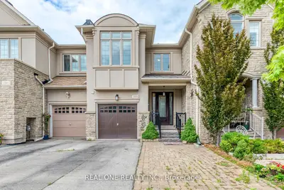 Att/Row/Townhouse in Oakville