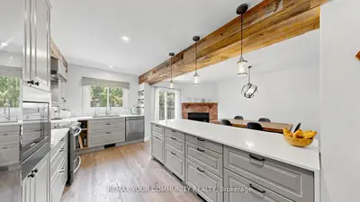 Att/Row/Townhouse in Oakville