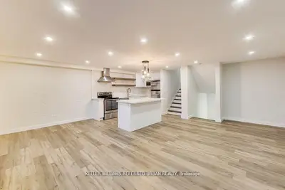 11 Wincott Drive 1215, Toronto, On M9r 2r9