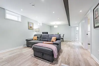 110 Strathnairn Avenue Lower, Toronto, On M6m 2g1