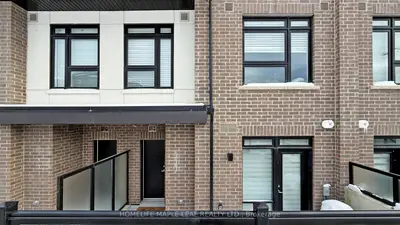 Condo Townhouse in Milton