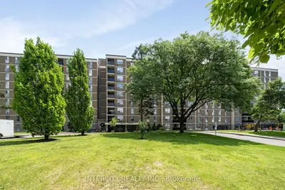 2825 Islington Avenue 302, Toronto, On M9l 2k1