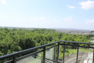 Condo Apartment in Milton