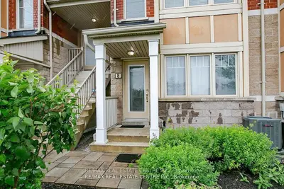 Condo Townhouse in Mississauga