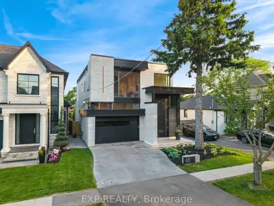 65 Edgecroft Road, Toronto, On M8z 2c1