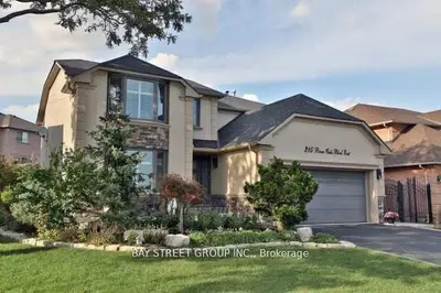 Detached in Oakville