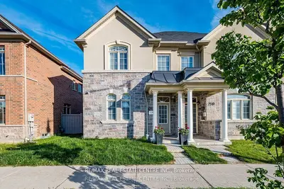 Att/Row/Townhouse in Brampton