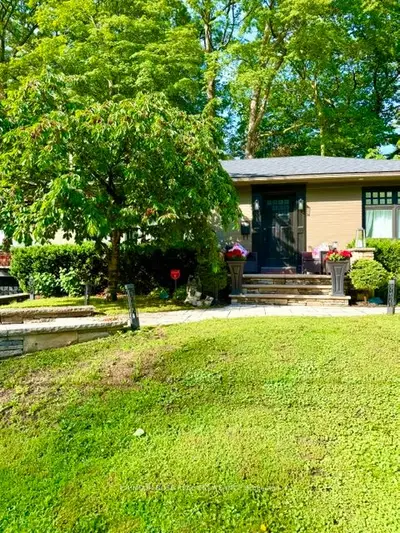 89 Holyrood Avenue, Oakville, On L6k 2v4