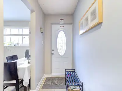 83 Irwin Road 22, Toronto, On M9w 5w1
