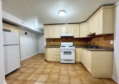2417 Dundas Street W B1, Toronto, On M6p 1x3