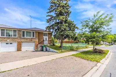 7187 Darcel Avenue, Mississauga, On L4t 2x3