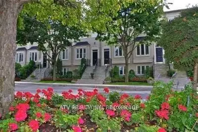 Att/Row/Townhouse in Toronto