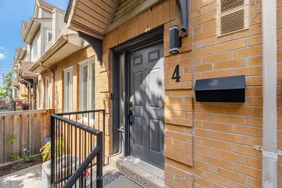 Condo Townhouse in Mississauga