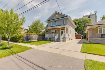 3 Gair Drive, Toronto, On M8w 4p2