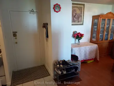390 Dixon Road 806, Toronto, On M9r 1t4