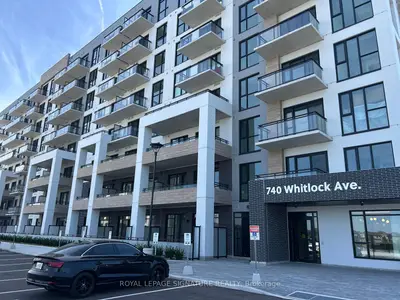 Condo Apartment in Milton