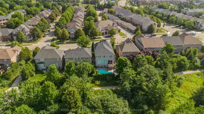 2330 Valleyridge Drive, Oakville, On L6m 5c7