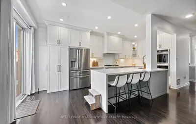 Att/Row/Townhouse in Brampton